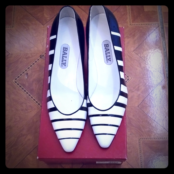 Bally Shoes - Vintage Unworn Bally Heels Black/White 7.5 M